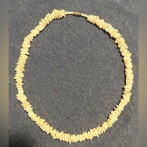 ❤️EXCELLENT CONDITION❤️Hawaiian Beautifully designed coral/shell necklace❤️